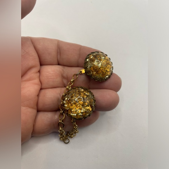 Vintage Sweater Collar Clip Antiqued GoldTone ProngSet Lucite Flaked Gold Leaf - Picture 2 of 6